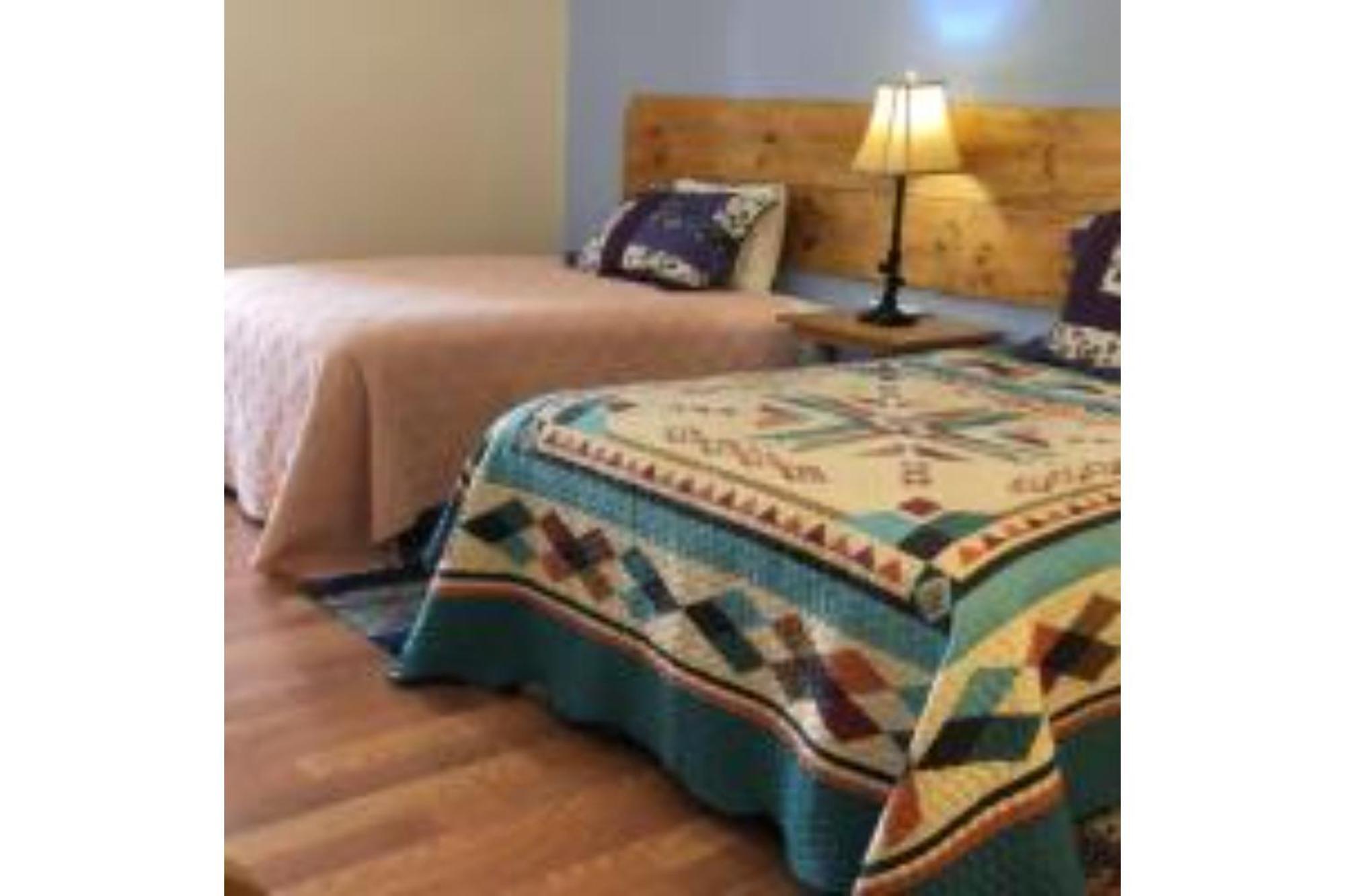 Lake Country Motel